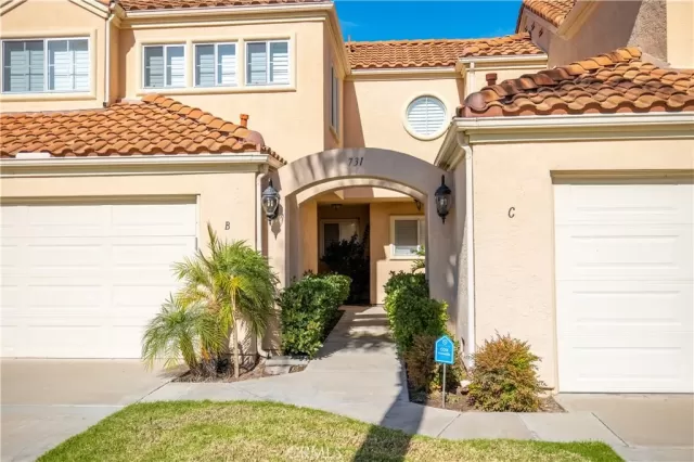 MLS: OC22245792 Condo For Sale