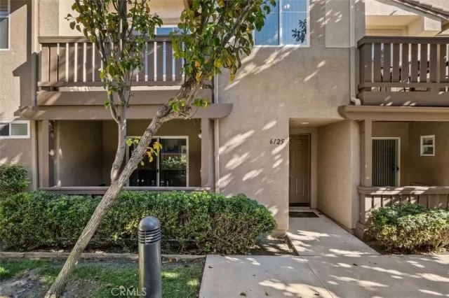 MLS: OC22258994 Condo For Sale