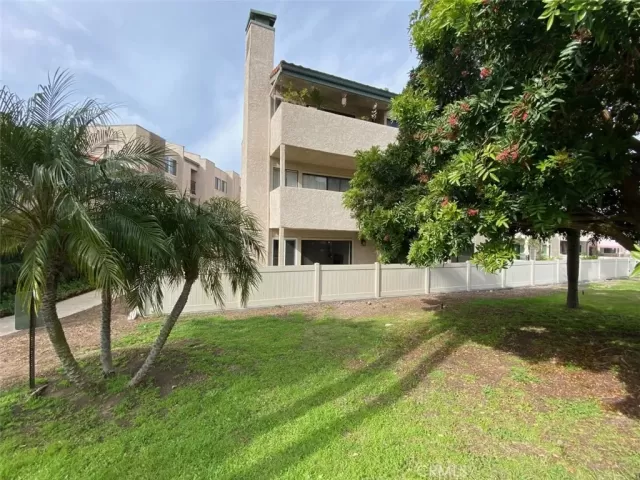 MLS: OC23031050 Condo For Sale