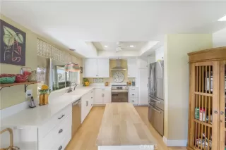 Photo #5: OC23038574 Listing