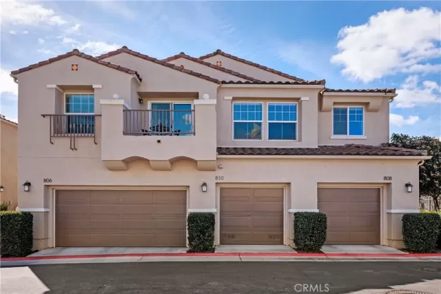 MLS: OC23039570 Condo For Sale