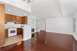 Photo #6: OC23039570 Listing 