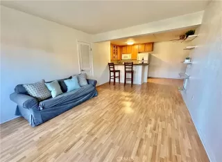 Photo #4: OC23045355 Listing