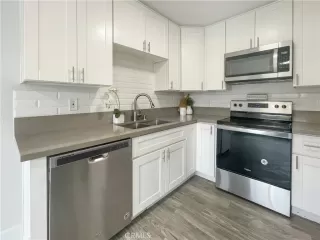 Photo #2: OC23053648 Listing