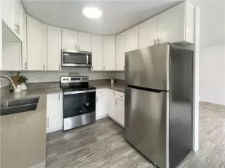 Photo #3: OC23053648 Listing