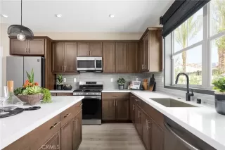 Photo #3: OC23053788 Listing