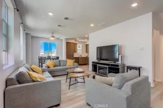 Photo #4: OC23065462 Listing