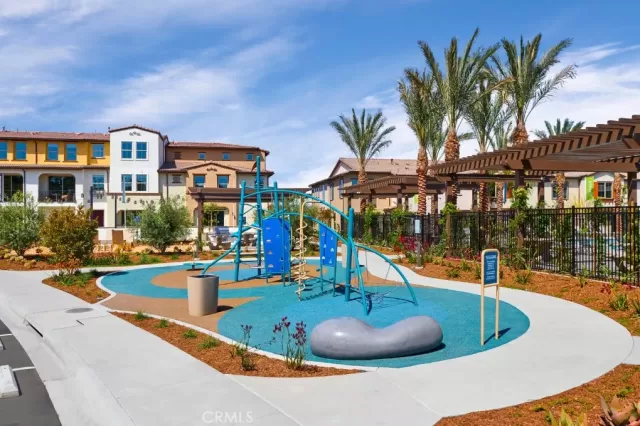 MLS: OC23093149 Condo For Sale