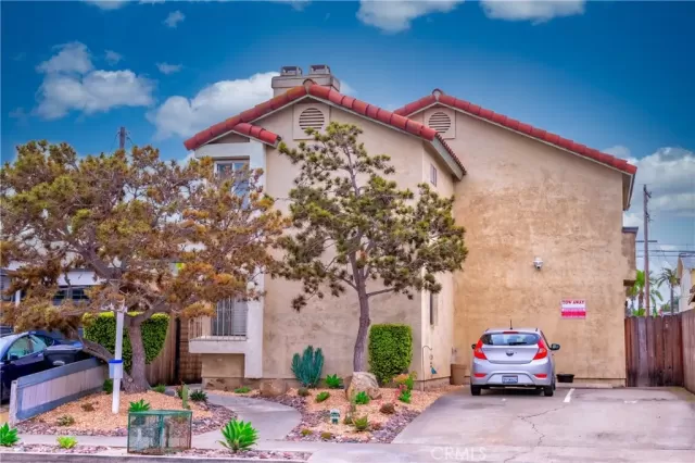 MLS: OC23094790 Condo For Sale