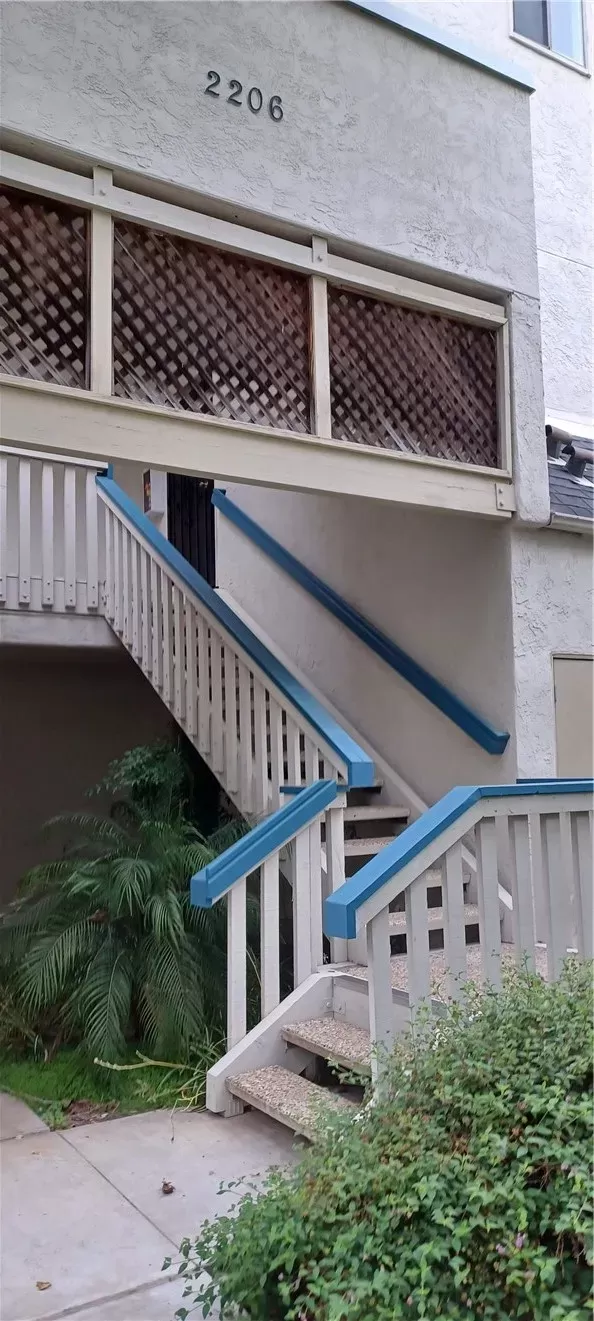 MLS: OC23098981 Condo For Sale