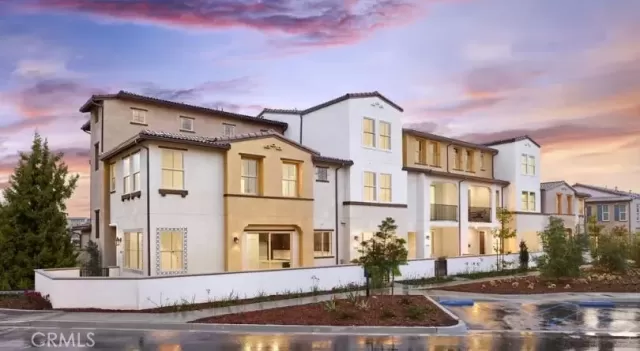 MLS: OC23103173 Condo For Sale