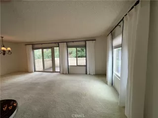 Photo #6: OC23104713 Listing