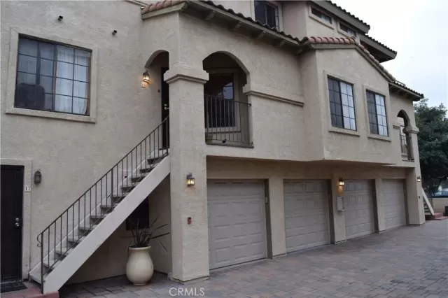 MLS: OC23107211 Condo For Sale