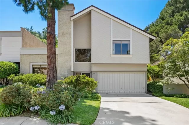 MLS: OC23107621 Condo For Sale