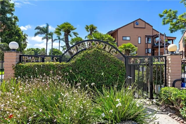 MLS: OC23142531 Condo For Sale