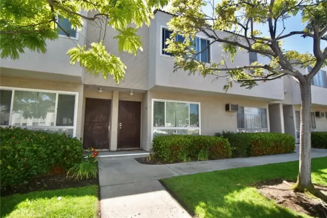 MLS: OC23148402 Condo For Sale