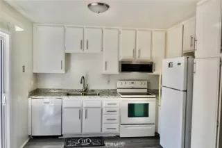 Photo #4: OC23148402 Listing 