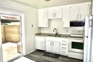 Photo #5: OC23148402 Listing 