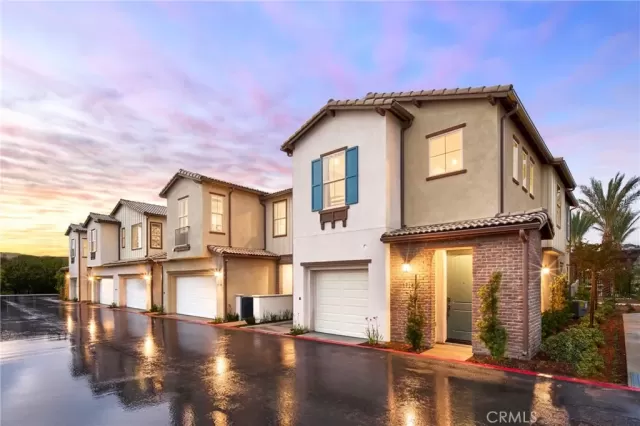 MLS: OC23156537 Condo For Sale