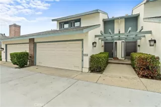 Photo #3: OC23161053 Listing