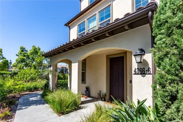 MLS: OC23167297 Condo For Sale