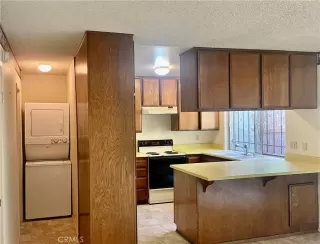 Photo #3: OC23173109 Listing