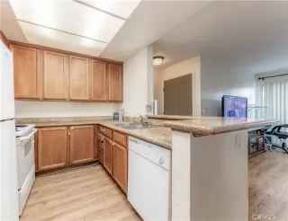 Photo #6: OC23179369 Listing 