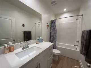 Photo #4: OC23197042 Listing