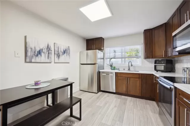 MLS: OC23206288 Condo For Sale