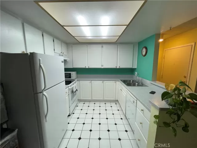 MLS: OC23224395 Condo For Sale