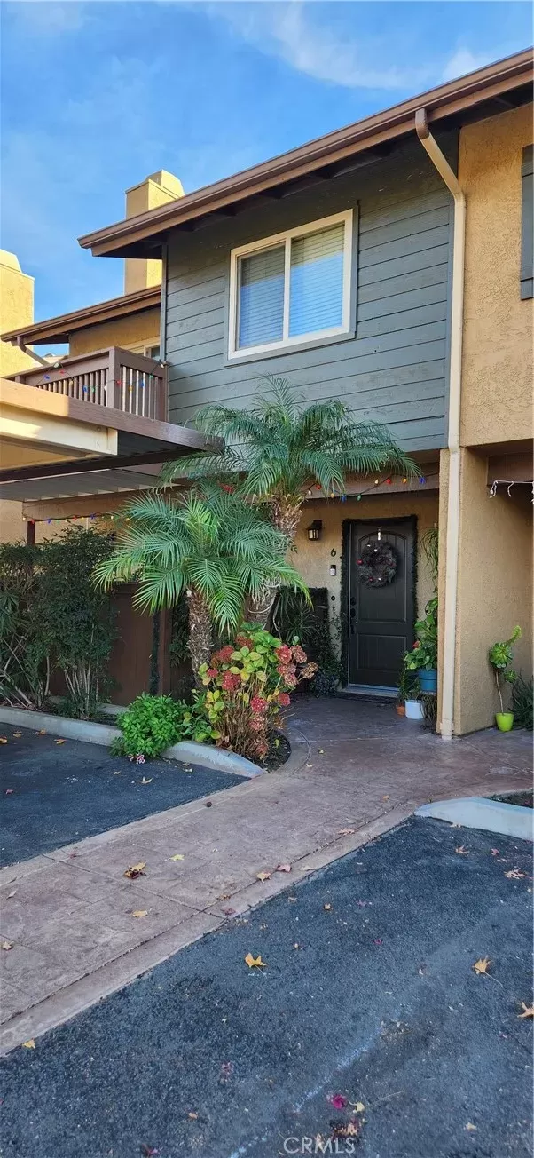 MLS: OC23225839 Condo For Sale