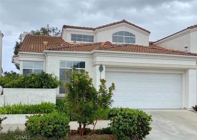 MLS: OC24085719 Condo For Sale