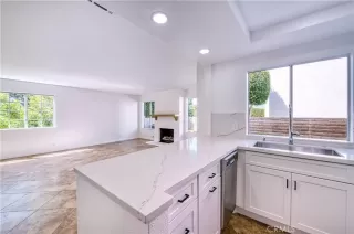 Photo #3: OC24096610 Listing