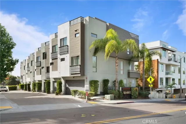 MLS: OC24228106 Condo For Sale