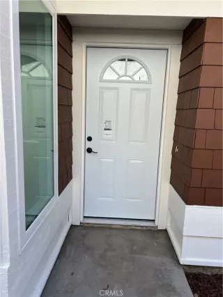 Photo #4: OC25047171 Listing