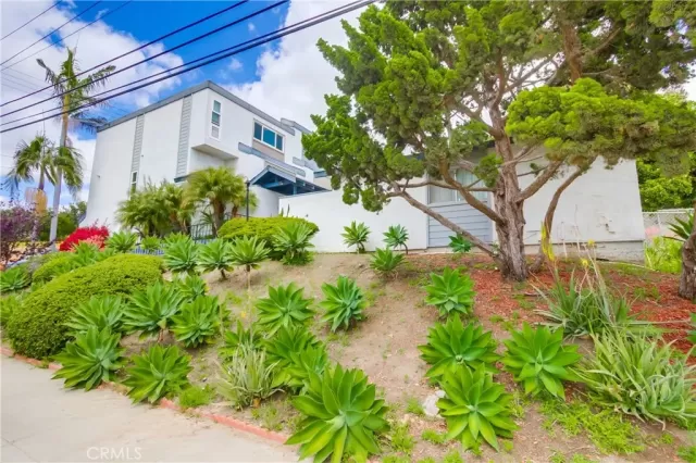 MLS: OC25107647 Condo For Sale