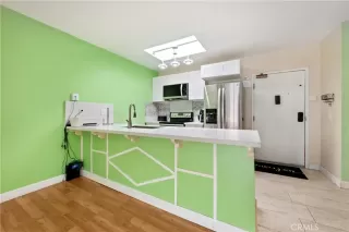 Photo #3: OC25123239 Listing