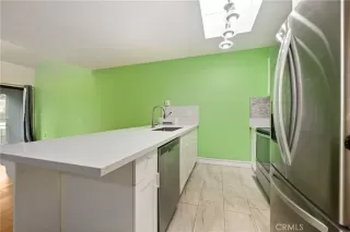 Photo #4: OC25123239 Listing