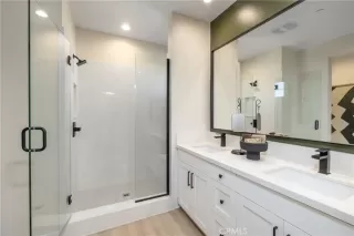 Photo #4: OC25162105 Listing