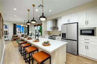 Photo #2: OC25216101 Listing