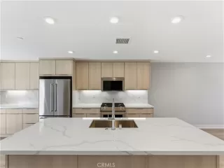 Photo #5: OC25241320 Listing 