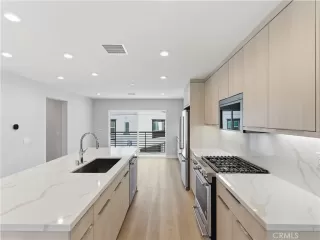 Photo #6: OC25241320 Listing 