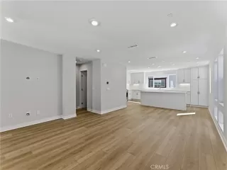 Photo #2: OC25244555 Listing