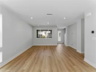 Photo #3: OC25244555 Listing
