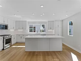 Photo #4: OC25244555 Listing