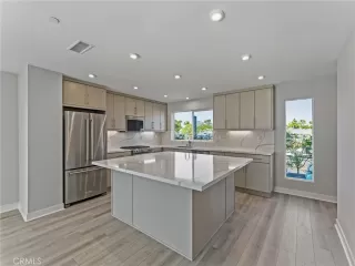 Photo #6: OC25245479 Listing