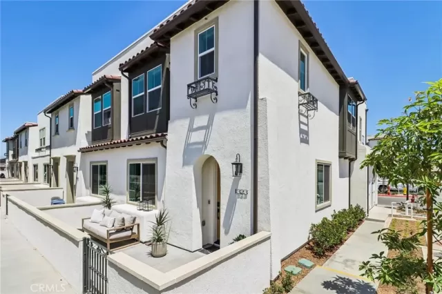 MLS: OC25262737 Condo For Sale