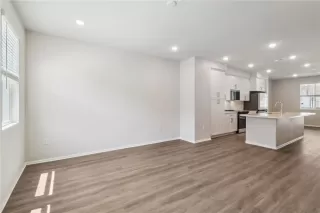 Photo #4: OC25269275 Listing