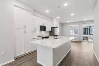 Photo #6: OC25269275 Listing