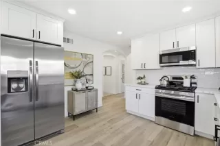 Photo #5: OC25275051 Listing